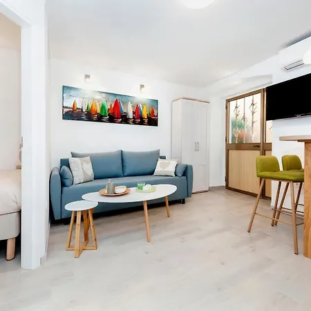 Amici With Terrace In Center Of Apartment Rovinj