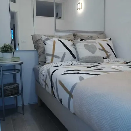 Amici With Terrace In Center Of Lägenhet