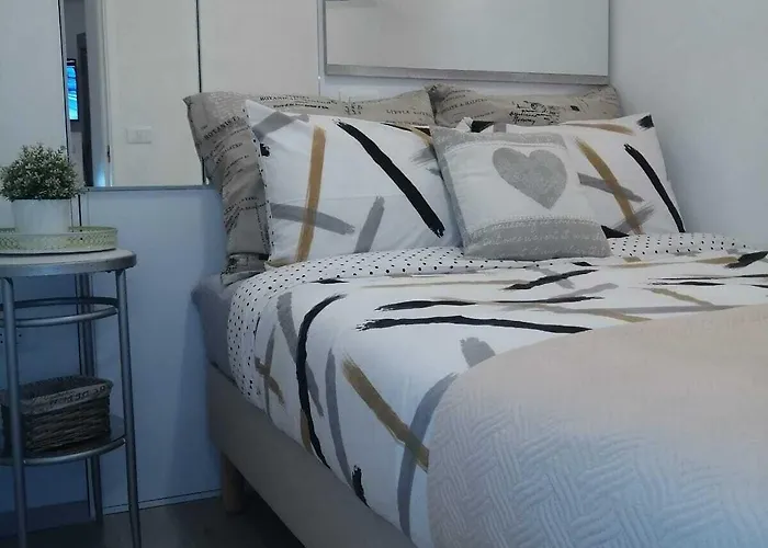 Amici With Terrace In Center Of Apartamento